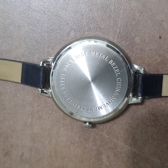 Watch with leather lace , black and sparkle silver, 8 gems instead of numbers - Picture 9 of 9